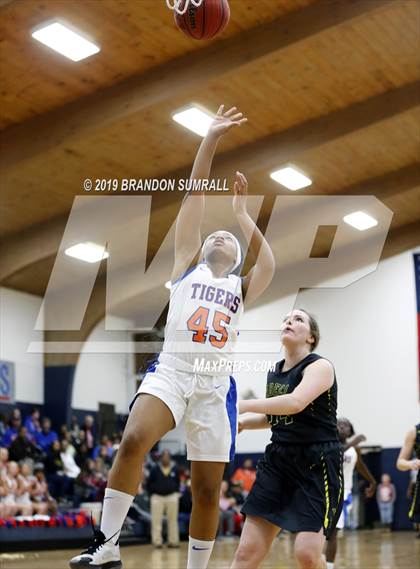 Thumbnail 3 in Chilton County vs. Isabella (Chilton County Tournament) photogallery.