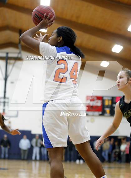 Thumbnail 3 in Chilton County vs. Isabella (Chilton County Tournament) photogallery.