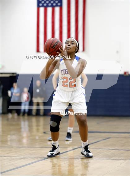 Thumbnail 2 in Chilton County vs. Isabella (Chilton County Tournament) photogallery.