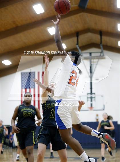 Thumbnail 2 in Chilton County vs. Isabella (Chilton County Tournament) photogallery.