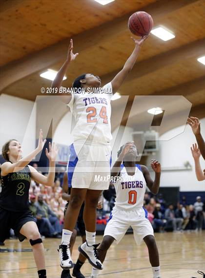 Thumbnail 1 in Chilton County vs. Isabella (Chilton County Tournament) photogallery.