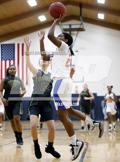 Thumbnail 1 in Chilton County vs. Isabella (Chilton County Tournament) photogallery.