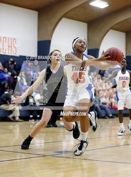 Thumbnail 1 in Chilton County vs. Isabella (Chilton County Tournament) photogallery.