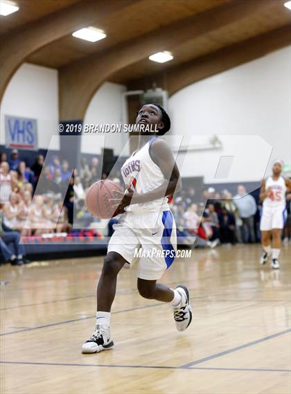 Thumbnail 1 in Chilton County vs. Isabella (Chilton County Tournament) photogallery.