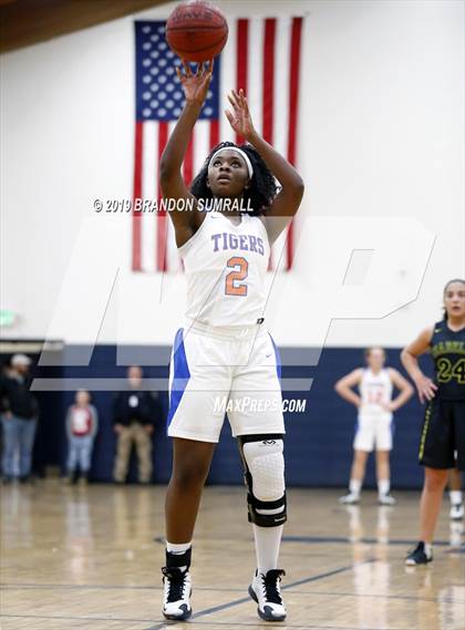 Thumbnail 2 in Chilton County vs. Isabella (Chilton County Tournament) photogallery.