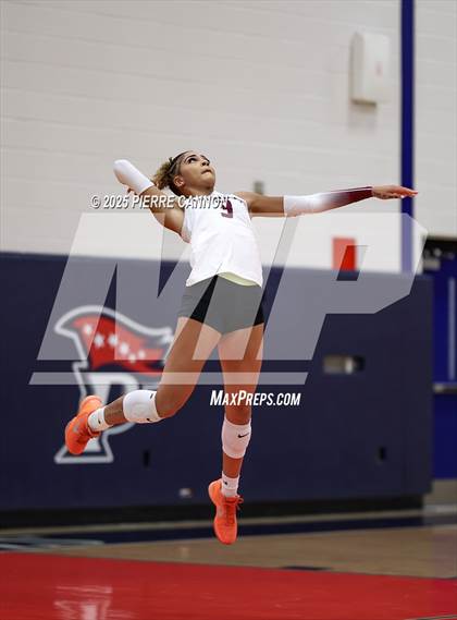 Thumbnail 3 in Mountain View vs Patriot (VHSL Class 6 Regional Semifinals) photogallery.