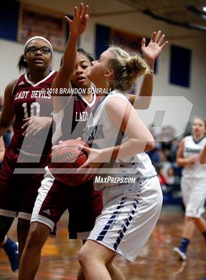 Thumbnail 3 in Maplesville vs Jemison (Chilton County Tournament) photogallery.