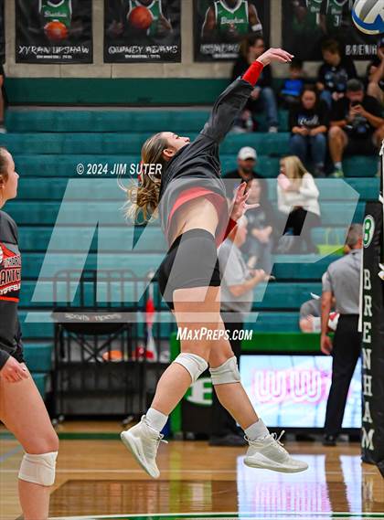 Thumbnail 3 in McMullen County vs Richards (UIL Volleyball 1A Region III Semifinal) photogallery.