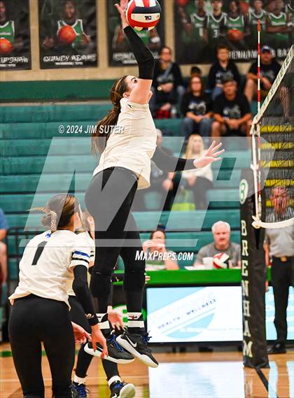 Thumbnail 2 in McMullen County vs Richards (UIL Volleyball 1A Region III Semifinal) photogallery.