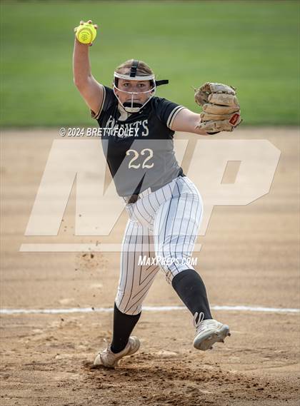 Thumbnail 2 in Lincoln Southeast vs. Gretna photogallery.