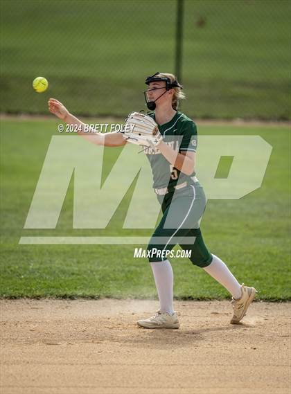 Thumbnail 1 in Lincoln Southeast vs. Gretna photogallery.