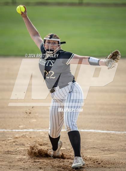 Thumbnail 2 in Lincoln Southeast vs. Gretna photogallery.