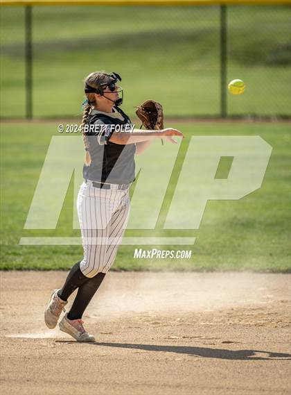 Thumbnail 2 in Lincoln Southeast vs. Gretna photogallery.
