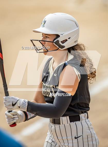 Thumbnail 3 in Lincoln Southeast vs. Gretna photogallery.