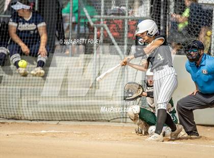 Thumbnail 3 in Lincoln Southeast vs. Gretna photogallery.