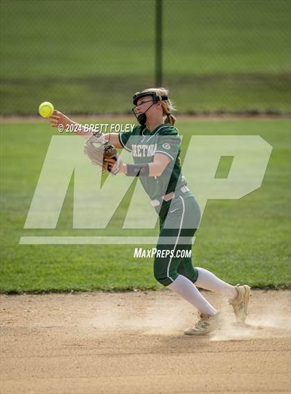 Thumbnail 3 in Lincoln Southeast vs. Gretna photogallery.