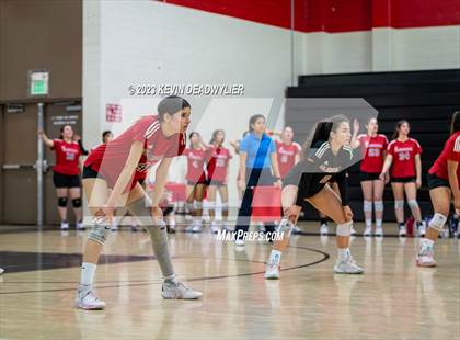 Thumbnail 3 in Glendale vs Chatsworth (CIF State Division 4 Regional Finals) photogallery.