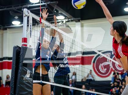 Thumbnail 2 in Glendale vs Chatsworth (CIF State Division 4 Regional Finals) photogallery.
