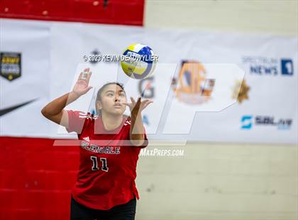 Thumbnail 2 in Glendale vs Chatsworth (CIF State Division 4 Regional Finals) photogallery.