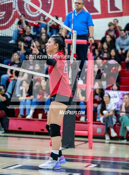Thumbnail 2 in Glendale vs Chatsworth (CIF State Division 4 Regional Finals) photogallery.