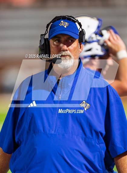 Thumbnail 3 in Hardin vs. Hitchcock (UIL Football 3A D1 Area) photogallery.