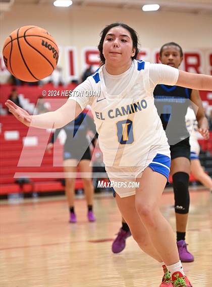 Thumbnail 2 in Windward vs. El Camino Real (Battle at the Beach) photogallery.