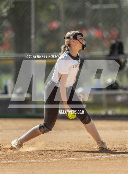Thumbnail 1 in Fremont vs. Lincoln Southeast photogallery.