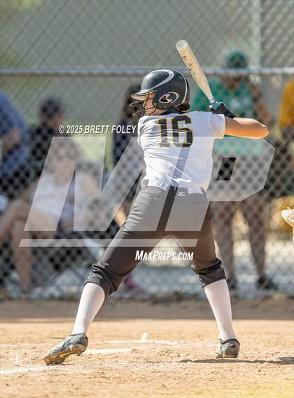 Thumbnail 1 in Fremont vs. Lincoln Southeast photogallery.