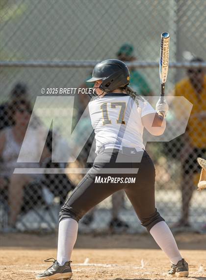 Thumbnail 3 in Fremont vs. Lincoln Southeast photogallery.
