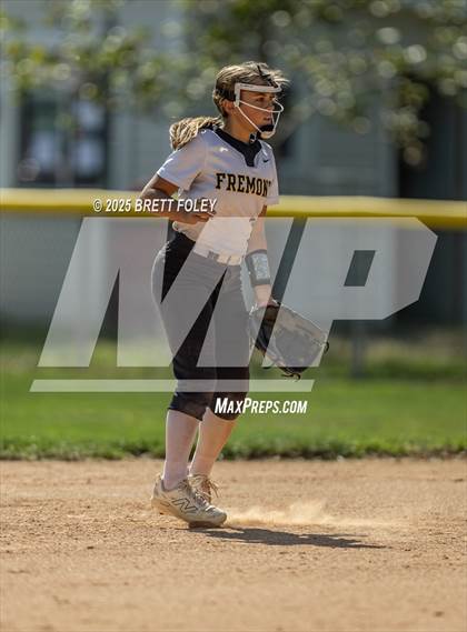 Thumbnail 3 in Fremont vs. Lincoln Southeast photogallery.