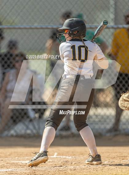 Thumbnail 2 in Fremont vs. Lincoln Southeast photogallery.