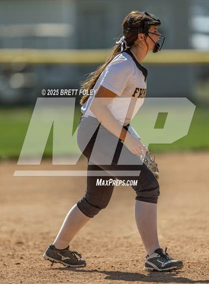 Thumbnail 2 in Fremont vs. Lincoln Southeast photogallery.