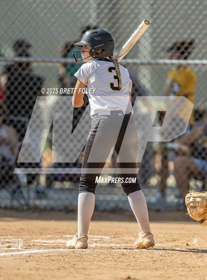 Thumbnail 3 in Fremont vs. Lincoln Southeast photogallery.