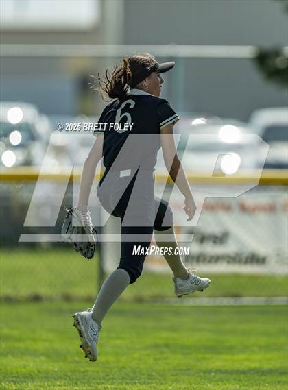 Thumbnail 3 in Fremont vs. Lincoln Southeast photogallery.