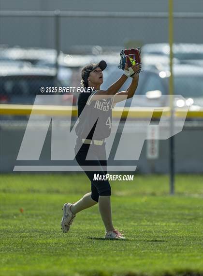 Thumbnail 1 in Fremont vs. Lincoln Southeast photogallery.