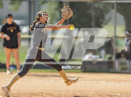 Thumbnail 2 in Fremont vs. Lincoln Southeast photogallery.