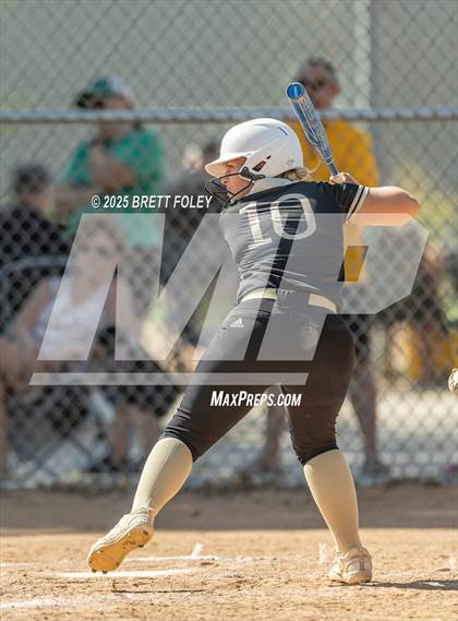 Thumbnail 2 in Fremont vs. Lincoln Southeast photogallery.