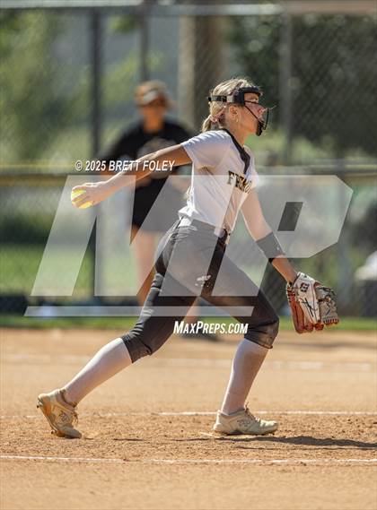 Thumbnail 2 in Fremont vs. Lincoln Southeast photogallery.