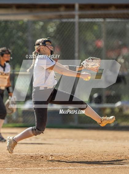 Thumbnail 2 in Fremont vs. Lincoln Southeast photogallery.