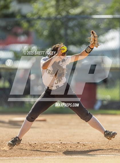 Thumbnail 1 in Fremont vs. Lincoln Southeast photogallery.