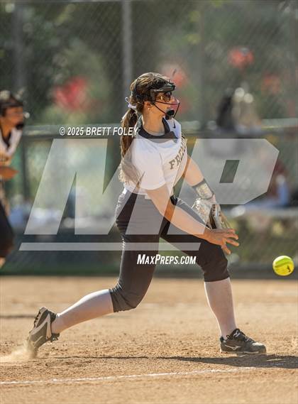Thumbnail 3 in Fremont vs. Lincoln Southeast photogallery.