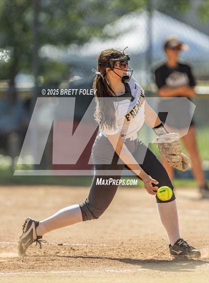 Thumbnail 2 in Fremont vs. Lincoln Southeast photogallery.