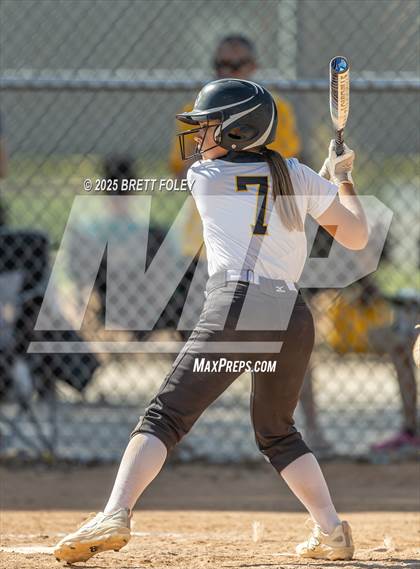 Thumbnail 2 in Fremont vs. Lincoln Southeast photogallery.