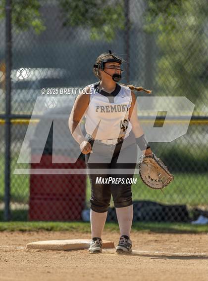 Thumbnail 3 in Fremont vs. Lincoln Southeast photogallery.