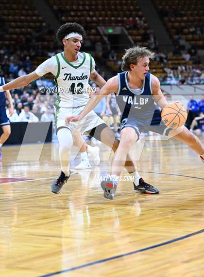 Thumbnail 3 in ThunderRidge vs. Valor Christian (CHSAA 6A State Final) photogallery.