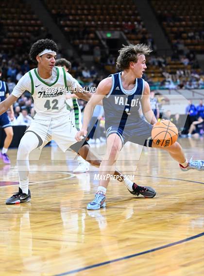 Thumbnail 1 in ThunderRidge vs. Valor Christian (CHSAA 6A State Final) photogallery.
