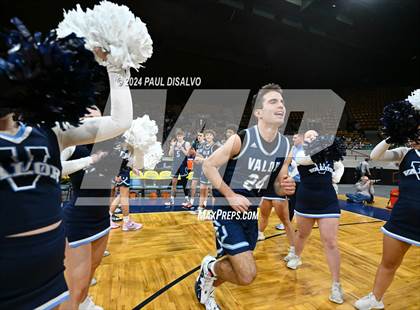 Thumbnail 1 in ThunderRidge vs. Valor Christian (CHSAA 6A State Final) photogallery.