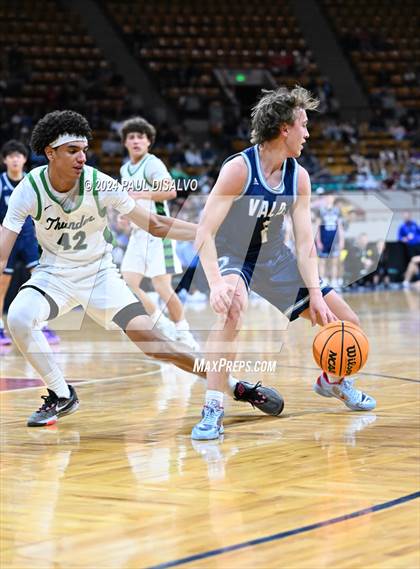 Thumbnail 2 in ThunderRidge vs. Valor Christian (CHSAA 6A State Final) photogallery.