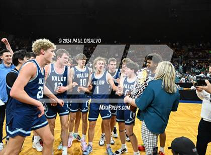 Thumbnail 3 in ThunderRidge vs. Valor Christian (CHSAA 6A State Final) photogallery.