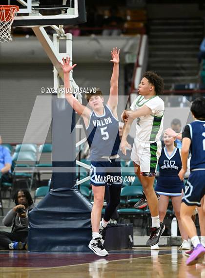 Thumbnail 1 in ThunderRidge vs. Valor Christian (CHSAA 6A State Final) photogallery.